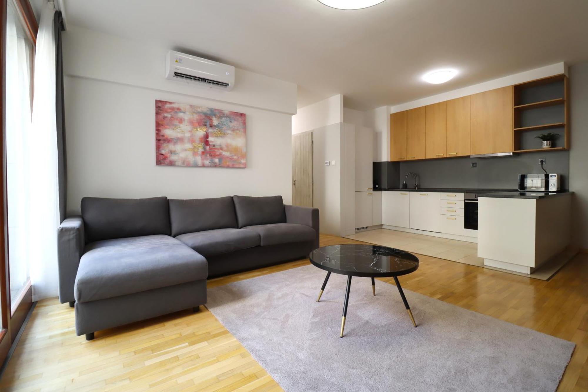 Apartment Kazinczy 2bdr With Ac, Smart Tv