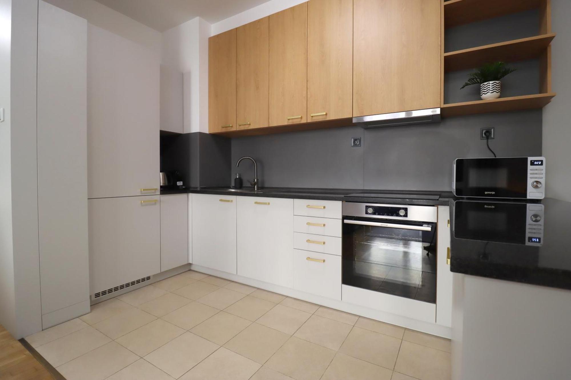 Kazinczy 2bdr With Ac, Smart Tv Budapest