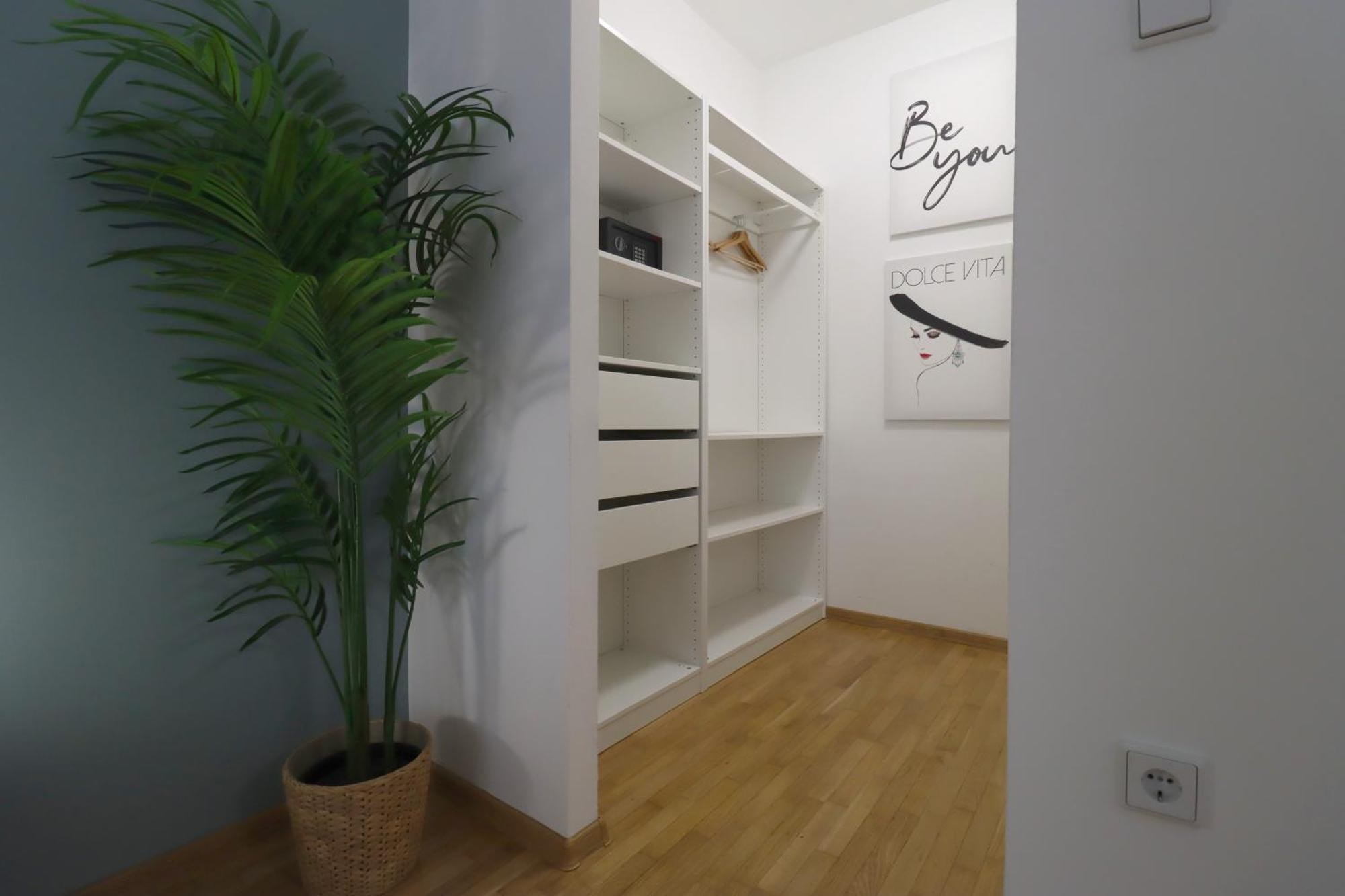 Kazinczy 2bdr With Ac, Smart Tv Apartment Budapest