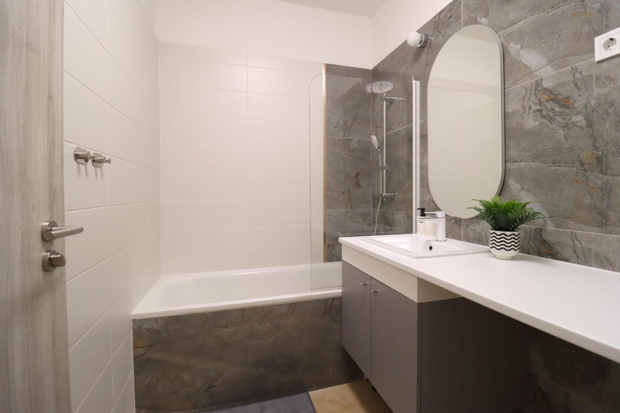 Kazinczy 2bdr With Ac, Smart Tv Apartment